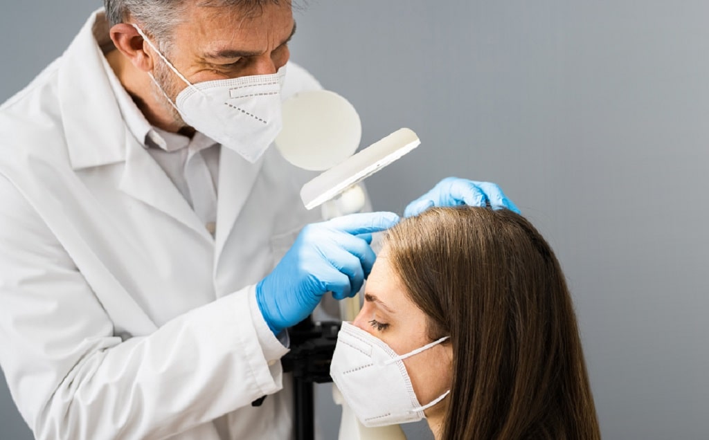 Head Lice Symptoms, Causes & Diagnosis LiceDoctors LiceDoctors